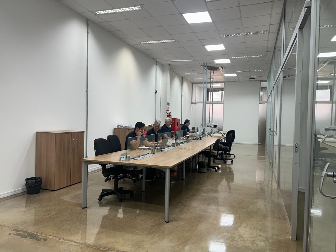 Equipe operacional da ABS Logística em ação